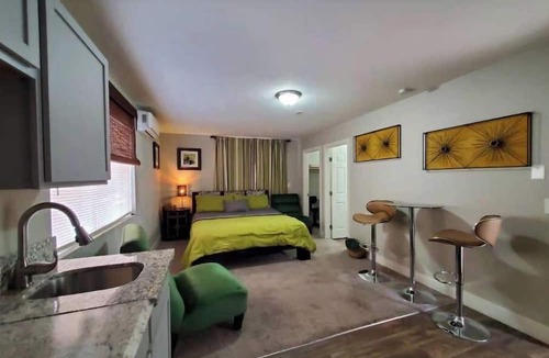 Las Vegas Apartment | Central 1 Bedroom Guesthouse w/Private Bath Ideal for Extended Stays