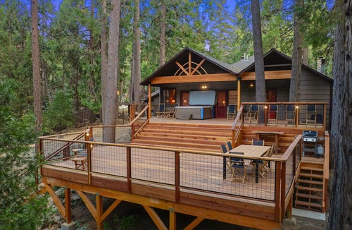 Idyllwild Cabin | Almost Heaven! A charming cabin on the creek walk to town with spa
