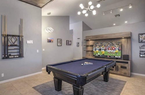 River Mountain Apartment | Arcade, Bikes, Massage Chair, Billiards, Spa, BBQ