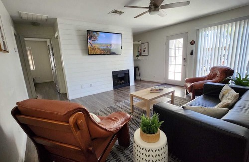 Las Vegas Condo | L - Fully remodeled and professionally decorated.