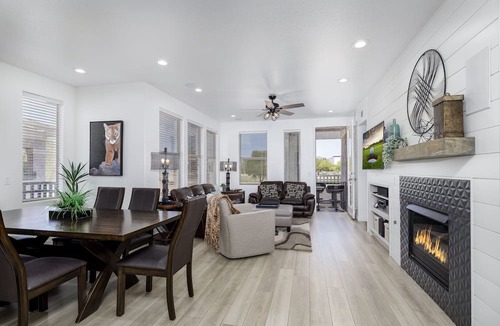 Kierland Condo | Luxury by the Kierland Commons! Heated Pool & Spa, Golf Views, an Upgraded Unit!