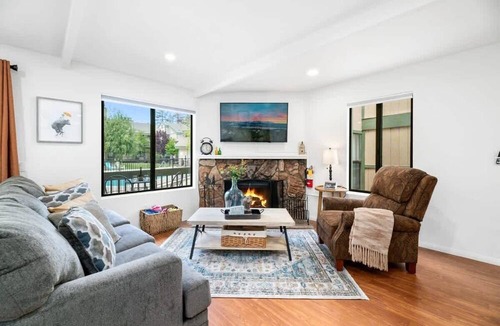 Boulder Bay Condo | Next to Lake. Close to Village and Slopes. BBQ.