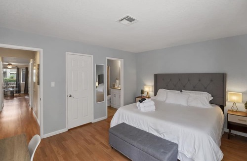 Enterprise Apartment | Superhost 5 Star ⭐️ Service Large 3 Bedroom