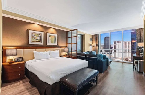 Las Vegas Condo | Luxury StripView 2-King Suites+No Resort Fee+Pool