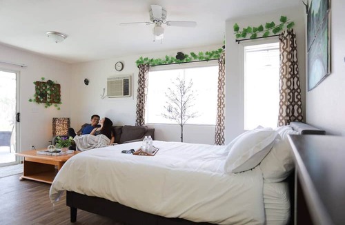 Henderson Condo | Real grass | small dogs OK | privt entrance | quiet neighborhood
