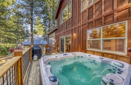 Truckee House | Indian Hills By Tahoe Getaways - Northstar 4 BR w/Private Hot Tub, HOA Pool, Gym, Tennis