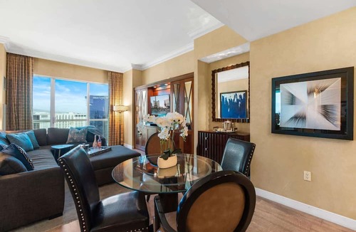 Las Vegas Condo | Balcony Strip View Penthouse Free Valet Parking