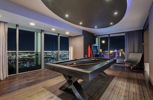 Las Vegas Condo | 2 Bedrooms- Stunning Strip View- Pool Table- Retro Arcade-3 King Beds-38th Floor