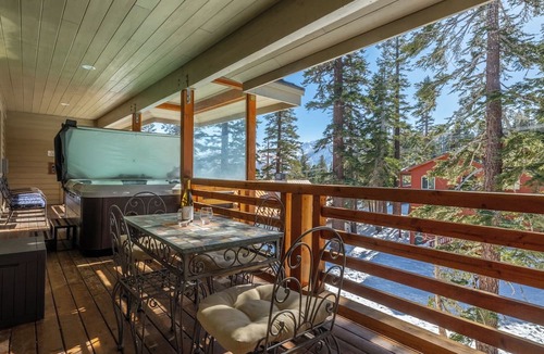 Mammoth Lakes Cabin | Charming Chalet at Sonenalp | Walk to Canyon + Hot Tub, Sauna, Garage