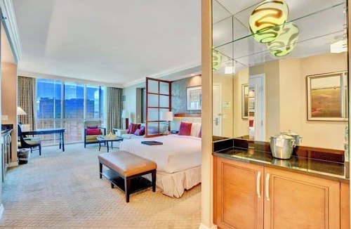 Las Vegas Condo | No Resort Fee | Strip Views, Pools & Parking