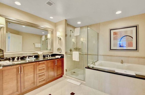 Las Vegas Condo | No Resort Fee | Strip Views, Pools & Parking