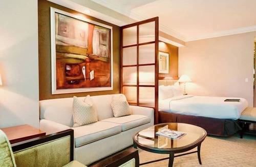 Las Vegas Condo | No Resort Fee | Strip Views, Pools & Parking