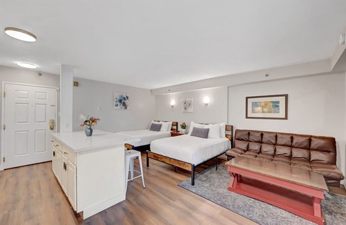 Las Vegas Strip Condo | Stay Together Suites - Stylish Condominium, Sleeps 9, Center Strip - Jockey Club