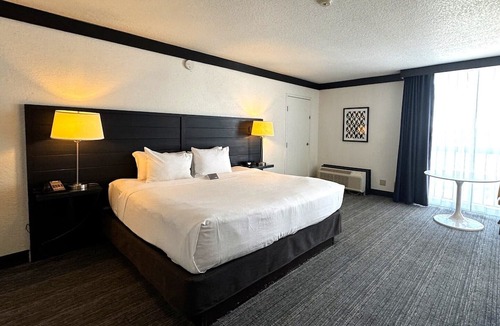 Las Vegas Apartment | International Suite | Vegas Casino Stay