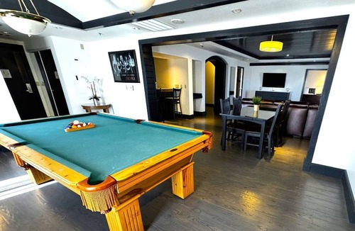 Las Vegas Apartment | Premium King | Strip View | Vegas
