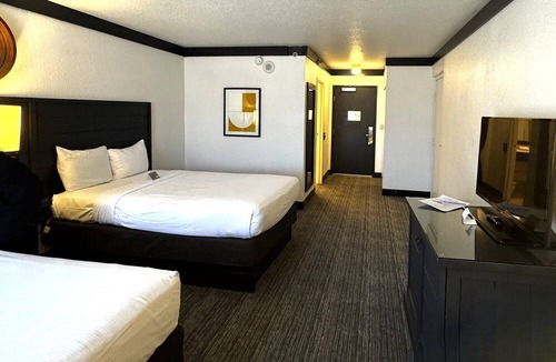 Las Vegas Apartment | Premium Strip View Queen |Vegas