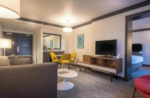 Las Vegas Apartment | Standard King | Cozy Vegas Stay