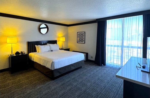 Las Vegas Apartment | Standard King | Cozy Vegas Stay