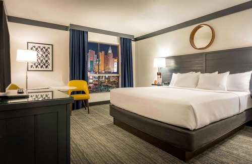 Las Vegas Apartment | Standard King | Cozy Vegas Stay