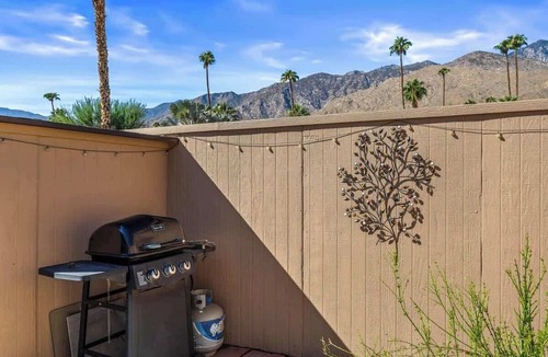 Twin Palms Condo | Sleek and Stylish Mid Century Condo