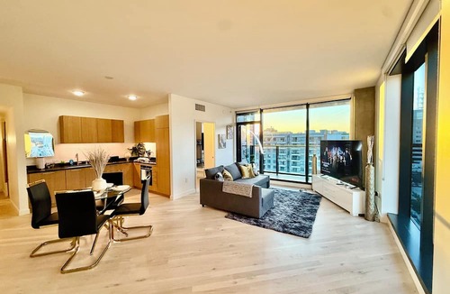 Hollywood Apartment | Unique & Spacious Hollywood Walk of Fame Penthouse