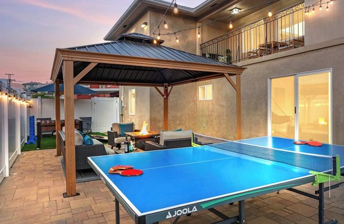 Valencia Park House | Spacious Family Retreat Game Yard 15 Min to DT