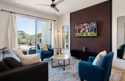 South Scottsdale Cottage | Coach House - Hot Tub - Heart of Old Town