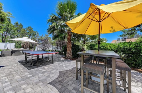 Las Vegas House | Soothing 6-bedroom house with Pool in vibrant Las Vegas