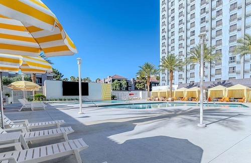 Las Vegas Hotel | Affordable Stay! Premium Pool View Two Queen | OYO Las Vegas
