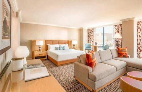 Las Vegas Hotel | 2 Connecting Suites at a 4⭐️ Hotel