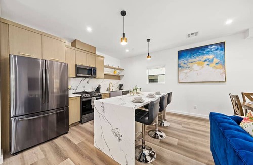Rampart Village House | Spacious 5 Bedrooms house in Los Angeles