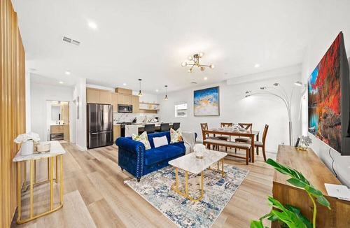 Rampart Village House | Spacious 5 Bedrooms house in Los Angeles