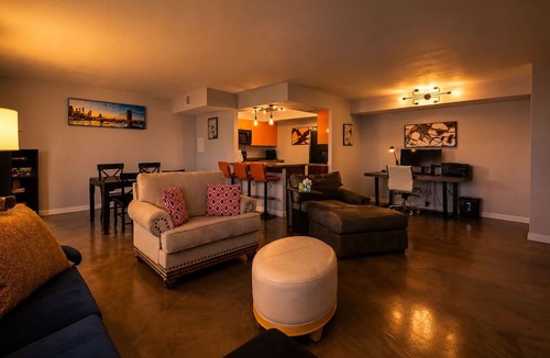 Las Vegas Condo | Luxury High-Rise Condo Near Sphere 1,400 Sq Ft Pool Hot Tub