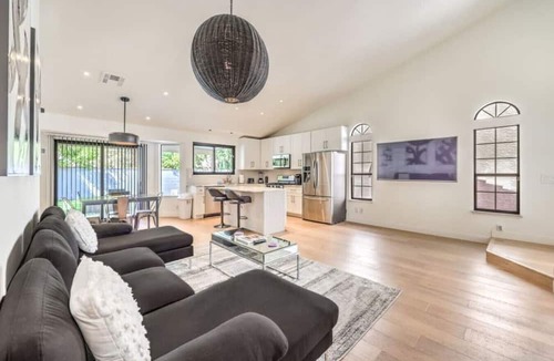 Green Valley North Apartment | Old Mill | Chic Modern Bungalow in Green Valley!
