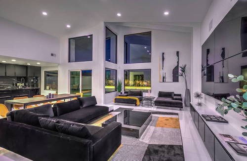 Las Vegas House | Stunning Luxury Villa,5 BR,4.5 BA Pool/Jacuzzi/Gym