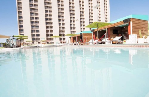 Downtown Las Vegas Hotel | Convenient Las Vegas Stay! Superb Location, Free Parking, Onsite Swimming Pool!
