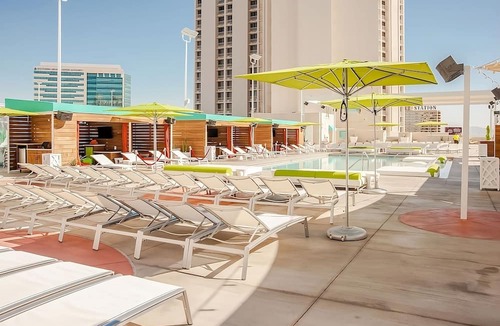 Downtown Las Vegas Hotel | Convenient Las Vegas Stay! Superb Location, Free Parking, Onsite Swimming Pool!