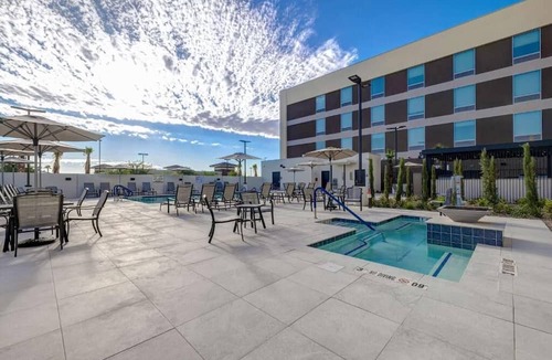 Centennial Hills Hotel | Great Amenities Onsite! Free Breakfast, Kitchen, Outdoor Pool, Pets Allowed!