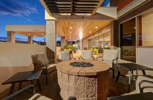 Centennial Hills Hotel | Great Amenities Onsite! Free Breakfast, Kitchen, Outdoor Pool, Pets Allowed!