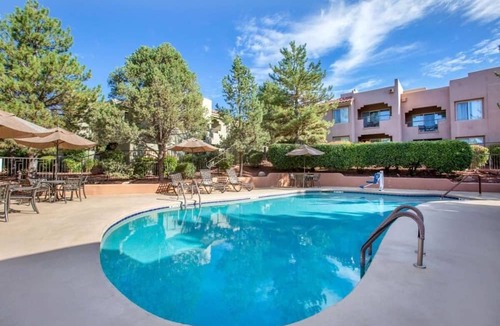 West Sedona Hotel | Sedona's Best-Kept Secret! Outdoor Pool, Free Parking, Full Kitchen!