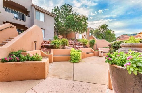 West Sedona Hotel | Sedona's Best-Kept Secret! Outdoor Pool, Free Parking, Full Kitchen!