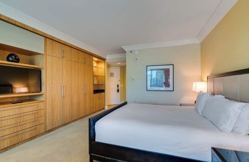 Las Vegas Hotel | Spacious hotel suite in marvelous Las Vegas with no resort fee, free coffee/WiFi