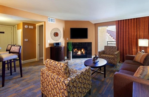 Las Vegas Hotel | Vegas Strip Getaway: Full Kitchen, Walkable Location, Modern Comfort & Amenities