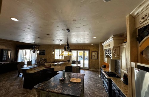 Lakeport House | Spacious 6-bedroom Tuscan style on 18 acres in Lakeport with WiFi, Pool, Gated