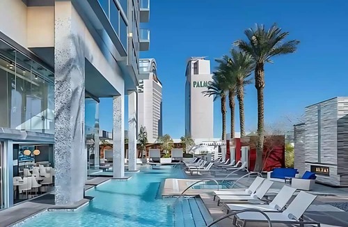 Las Vegas Apartment | One Bedroom | 1.5 Baths & Living Room | Jet Tub – Palms Place StripSuite- NO RESORT FEE