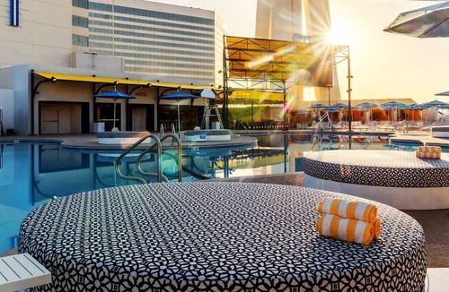 Gateway District Hotel | Vegas Tower, 1 King Bed at The STRAT Hotel, Casino & Tower