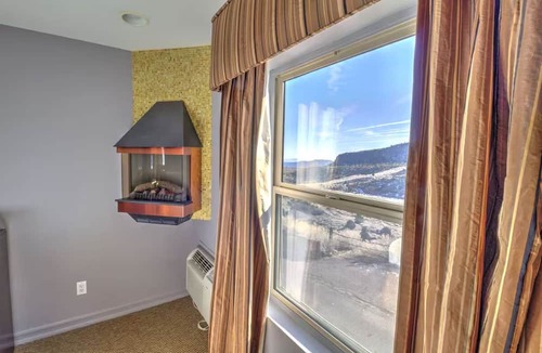 Mount Charleston Hotel | The Retreat on Charleston Peak, Standard Double Queen, Scenic Getaway!