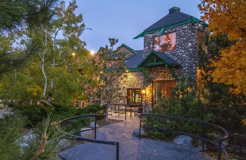 Mount Charleston Hotel | Standard King at The Retreat on Charleston Peak – Year-Round Adventures