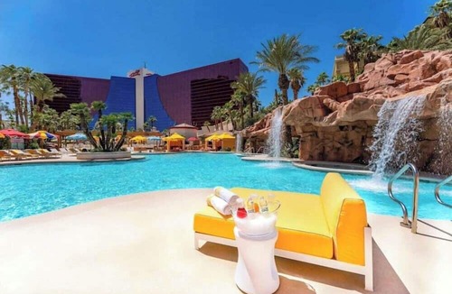 Las Vegas Hotel | 1-Bedroom Suite at a Hotel