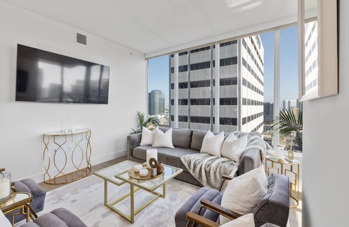 East Village Apartment | Luxurious 2-bedroom Penthouse in downtown San Diego with WiFi and fitness room